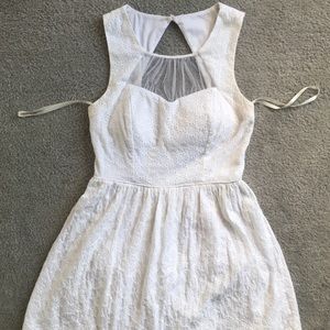 Juniors size 7 soft white textured dress!